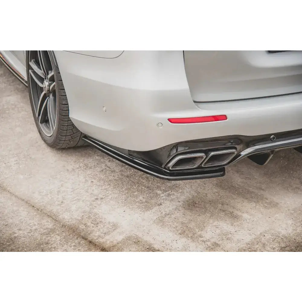 Diffuser Mercedes W213 E63 AMG, sett fra siden med detaljer synlig