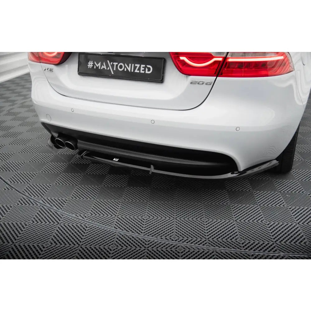 Sidesplittere Jaguar Xe R-sport X760