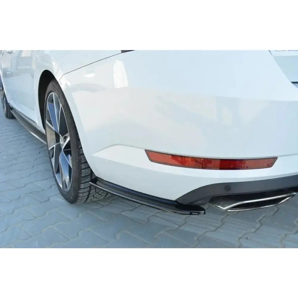 Sidesplitters bak Skoda Superb Iii