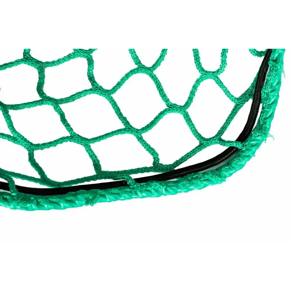 Sikkerhetsnett for tilhenger, nærbilde av grønt nett med sort, forsterket kant og tydelig tauverkstruktur.