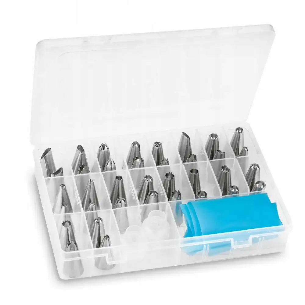 Silikon sprøytepose med 36 tyller, ulike ståltyller i plastboks og blå silikonpose synlig.