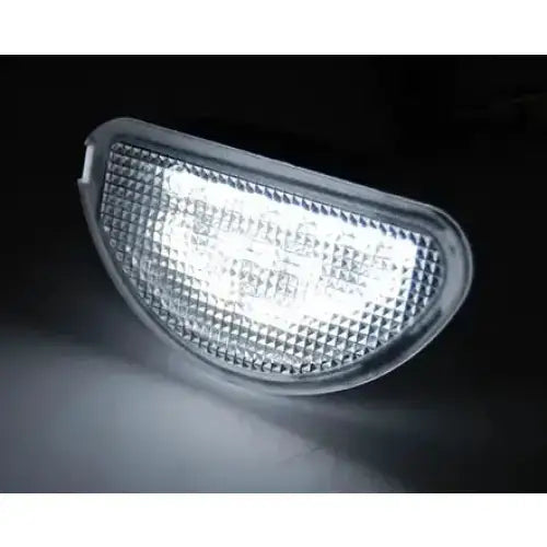 LED nummerskiltbelysning til Toyota Aygo 2005-2014 - nærbilde av lysenhet