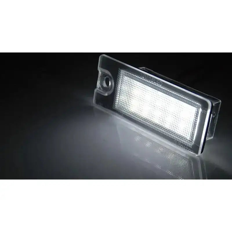 LED skiltlys Volvo V70 S60 XC70 – kompakt design for enkel montering