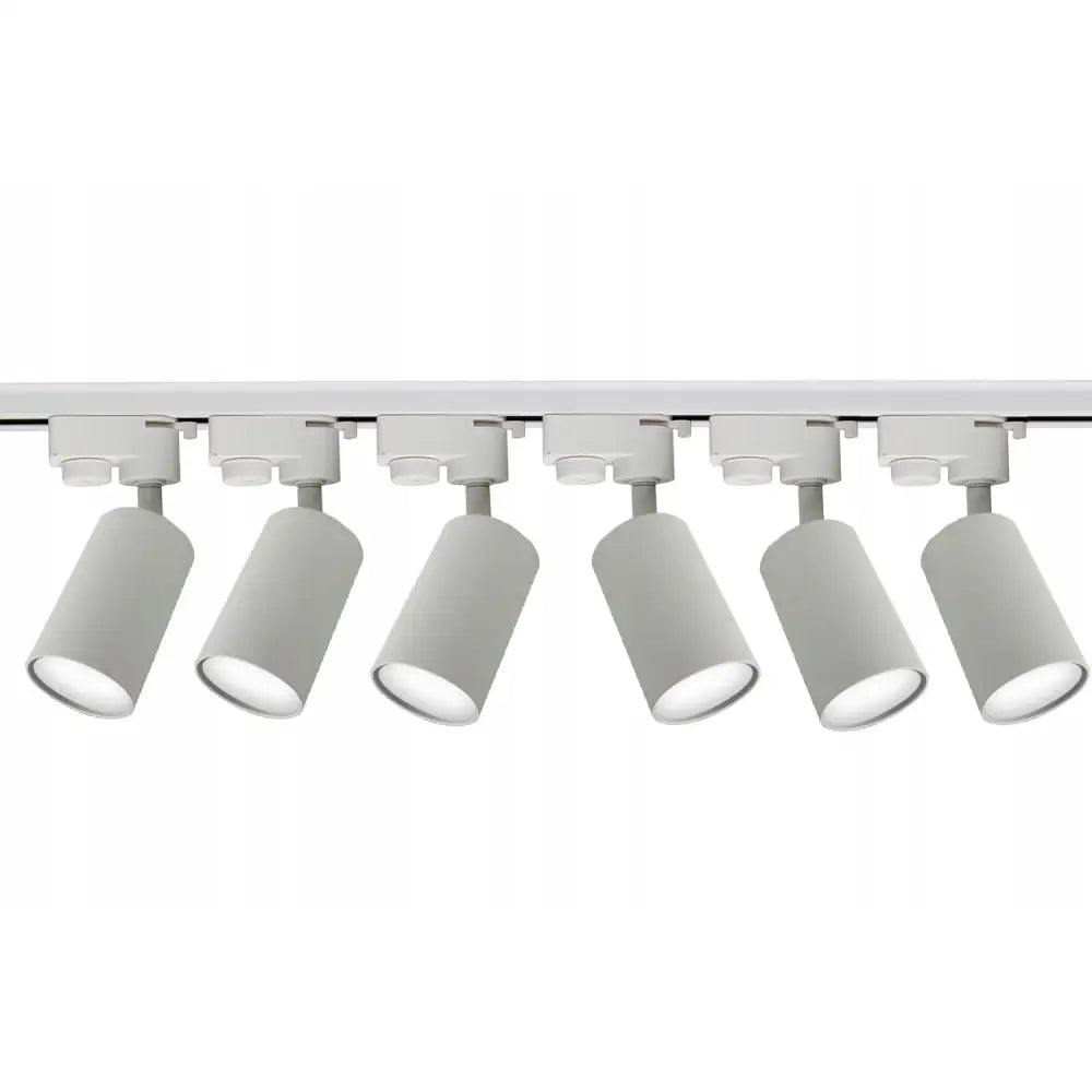 Skinnesystem med seks hvite GU10 LED spotlys på metallskinne, alle lamper vinklet nedover.