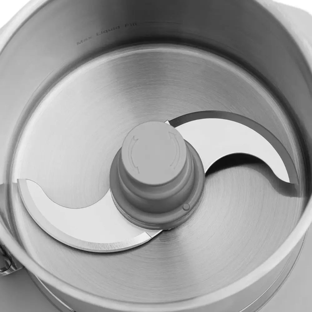 Rustfri stålbolle med doble knivblad og grå plastfeste, sett ovenfra, viser maks fyllelinje.