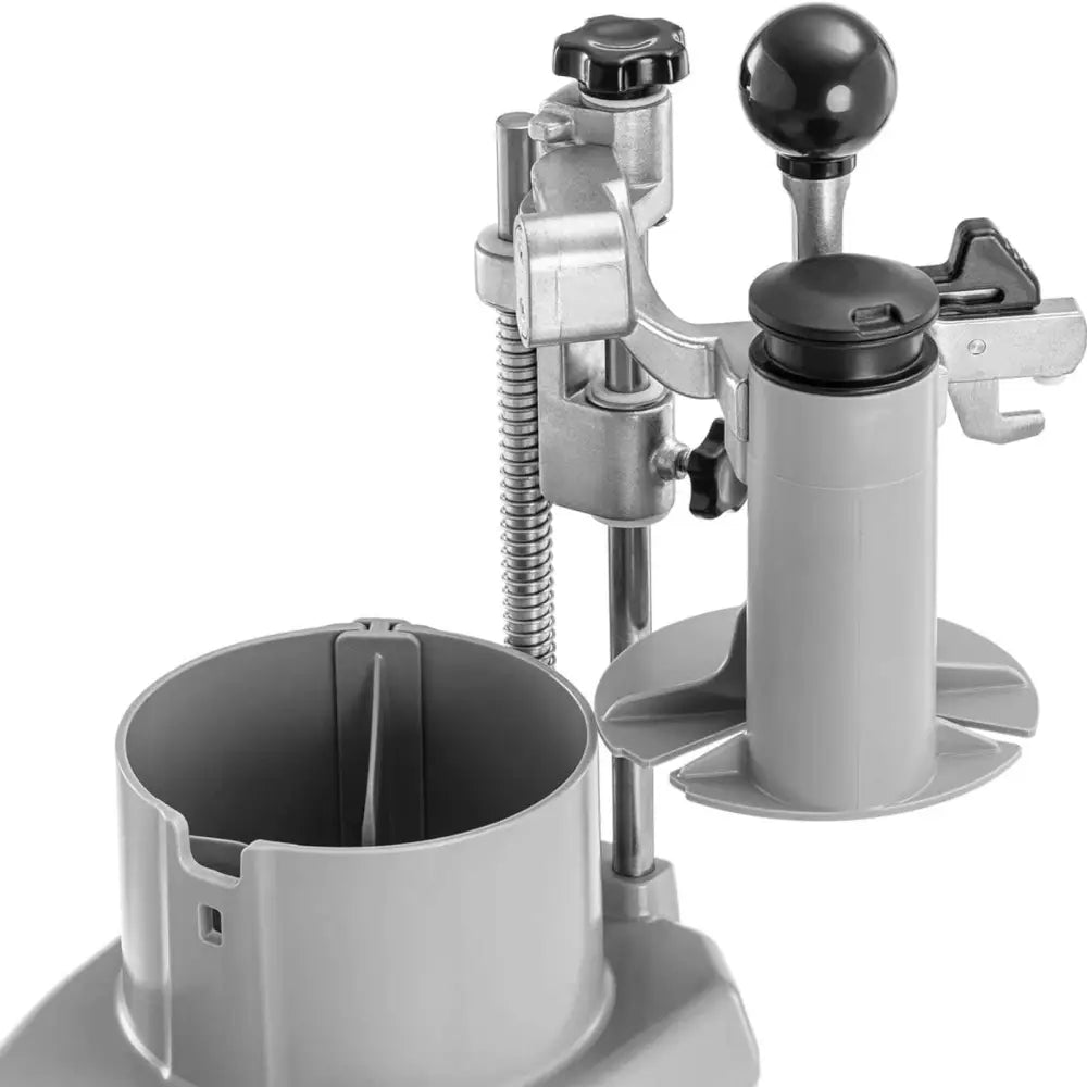 Elektrisk grønnsakskutter, nærbilde av sylinderformet innmatingsrør med håndtak, justeringsskrue og fjær.