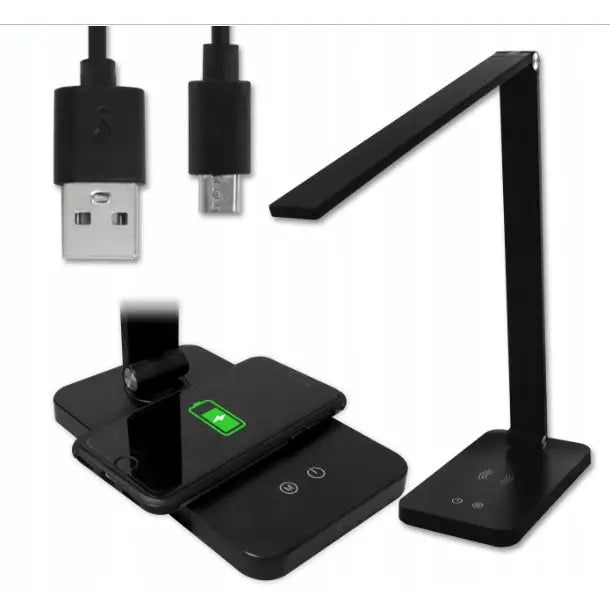 Skole skrivebordslampe i svart metall med trådløs lading og mobiltelefon på basen, sett fra skrå vinkel.
