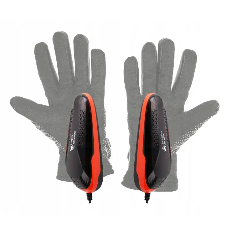 Skotørker med ozon, to svarte og oransje hansketørkere foran grå hansker, ledning synlig nederst.