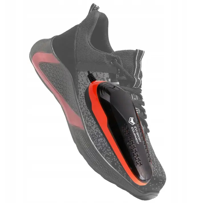 Skotørker med ozon, svart og oransje enhet synlig inni sportssko, sidevisning med gjennomsiktig sko.