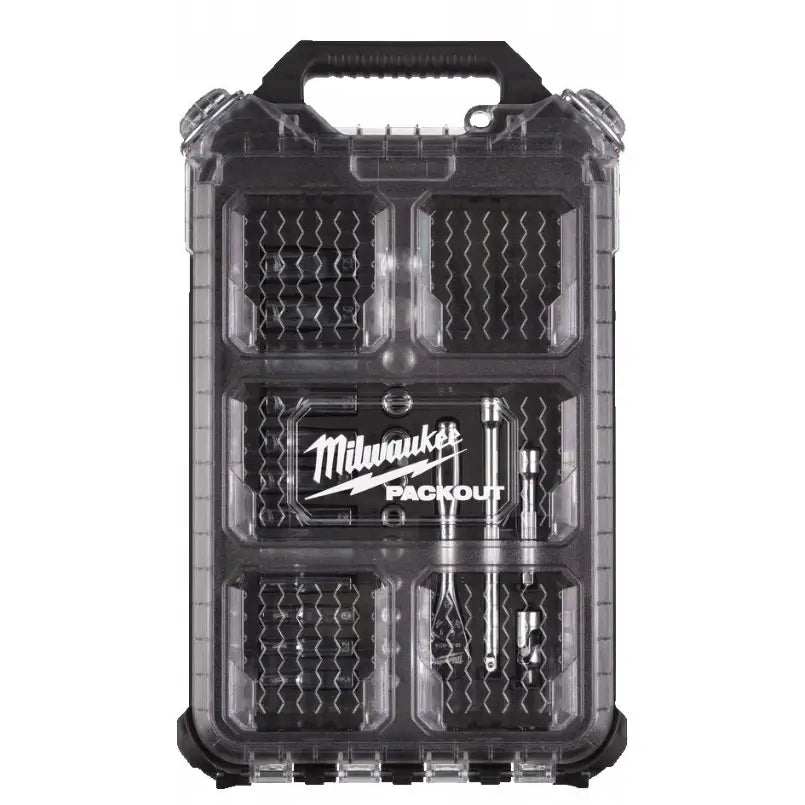 Skrallenøkkelsett Milwaukee Packout 1/4'', 28 deler i sort koffert med seks rom og synlig innhold.