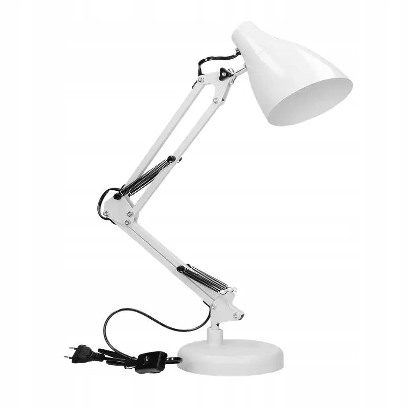 Skrivebordslampe Dian i hvitt stål, sidevisning med justerbare ledd, rund base og sort ledning med bryter.