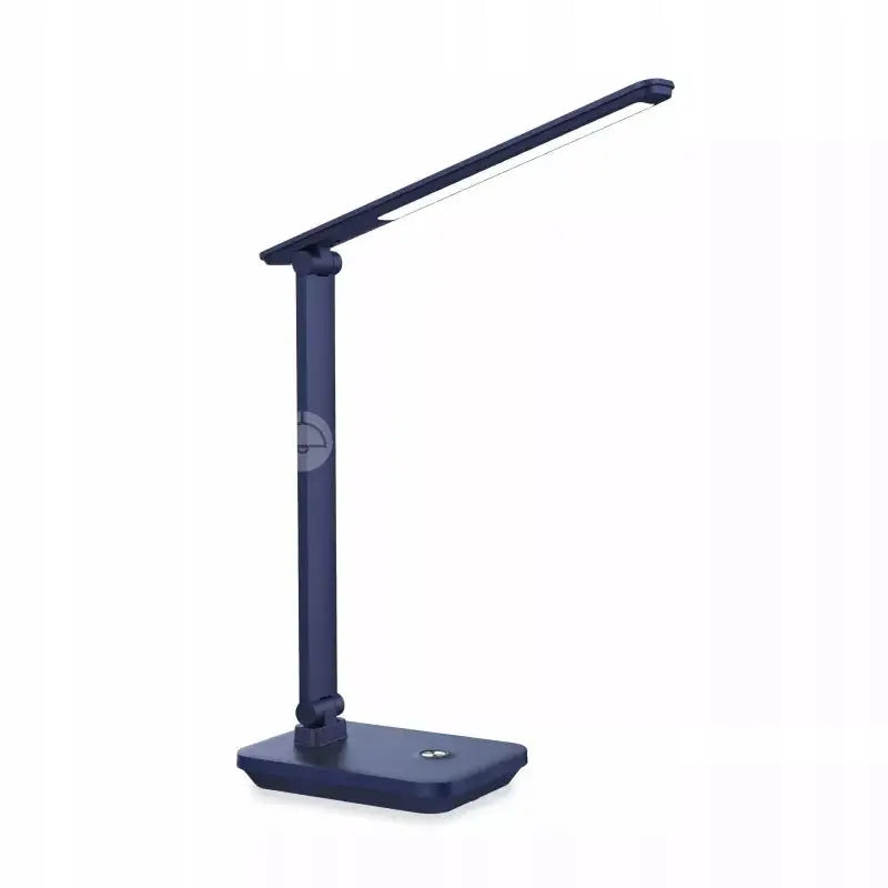 Skrivebordslampe i mørkeblått, sidevisning med rektangulær base og slank, justerbar arm i moderne stil.