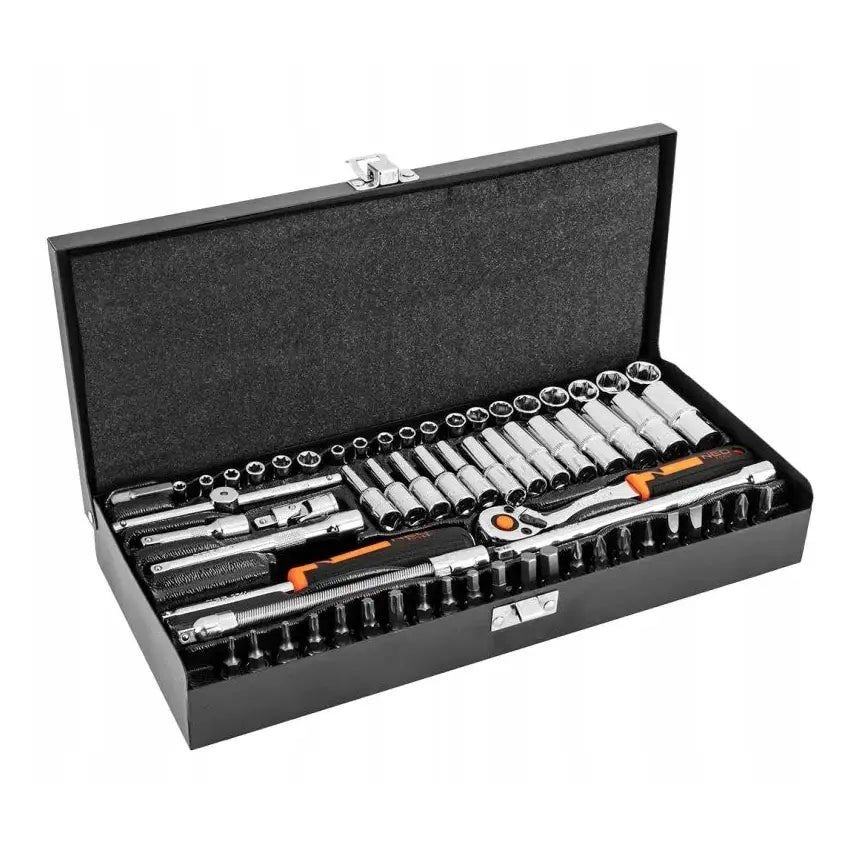 Skrutrekker og pipenøkkelsett med 63 deler, organisert i åpen sort koffert, oransje detaljer på skralle.