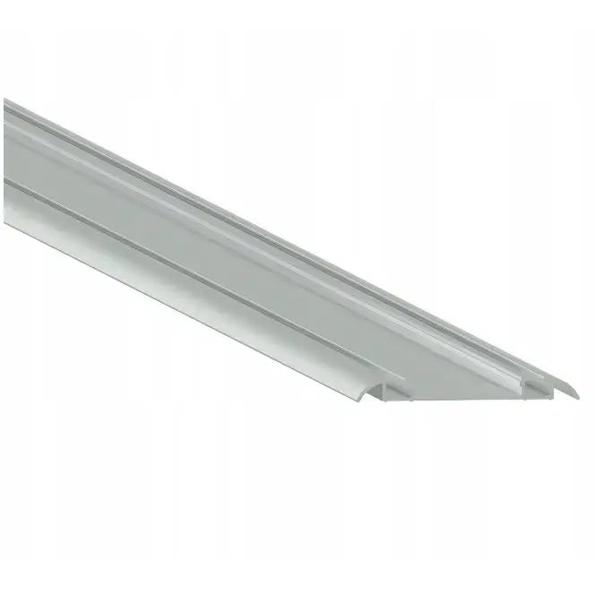 Skyvedørssystem for garderobe, sølvfarget metallskinne med to spor sett i skrå vinkel mot hvit bakgrunn.