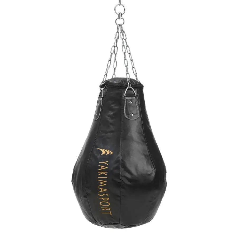 Slagsekk Pære GIGANT Full i sort skinn, dråpeform, gullfarget logo, henger fra sølvfargede kjettinger.