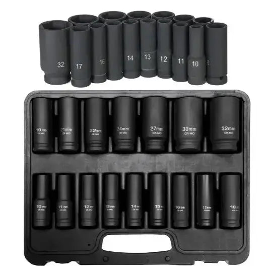 Slagpipesett med sorte pipesatser i plastkoffert, sett ovenfra med tydelig størrelsesmerking.