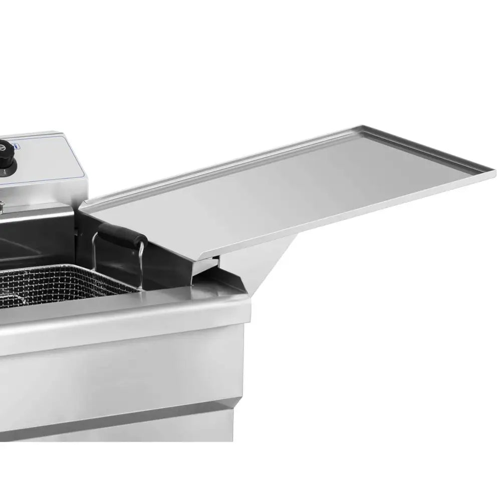 Småkoker for fisk og pommes frites, detaljert visning av åpent lokk og dryppskuffe med metallrist.