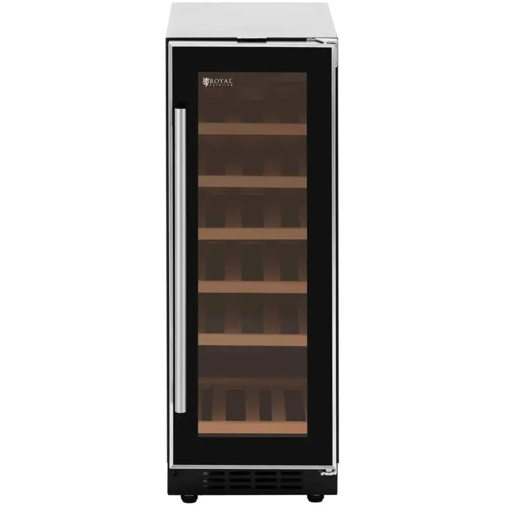 Smal vinkjøler i svart og sølv, frontvisning med glassdør, seks trehyller og metallhåndtak synlig.