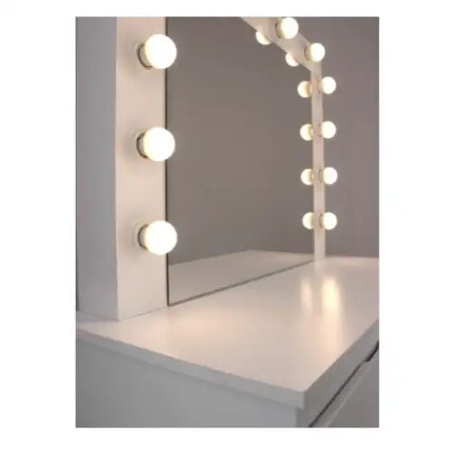 Sminkebord Broadway med speil og LED, sidevisning som fremhever runde lyspærer og glatt, hvit bordflate.