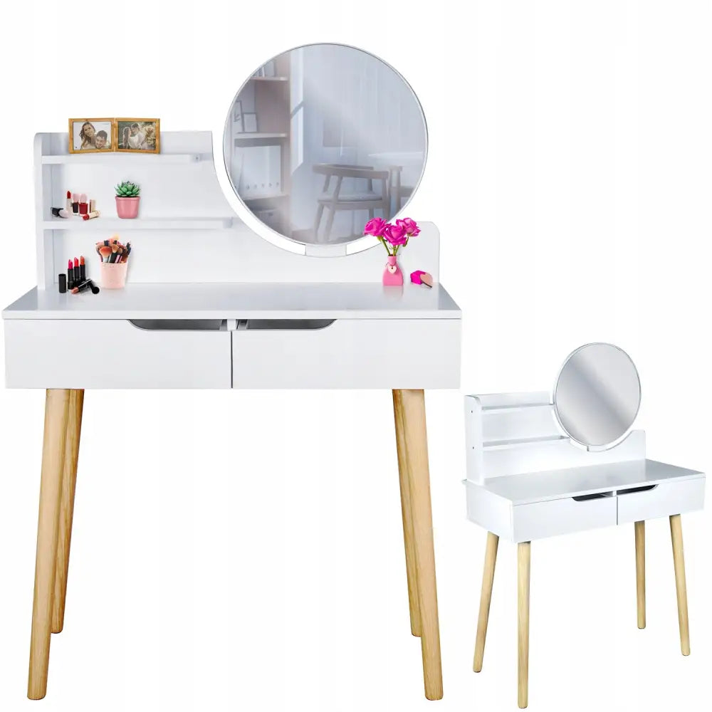 Sminkebord med speil Scandi, front- og skråvisning med små hyller, dekor og sminkeartikler.