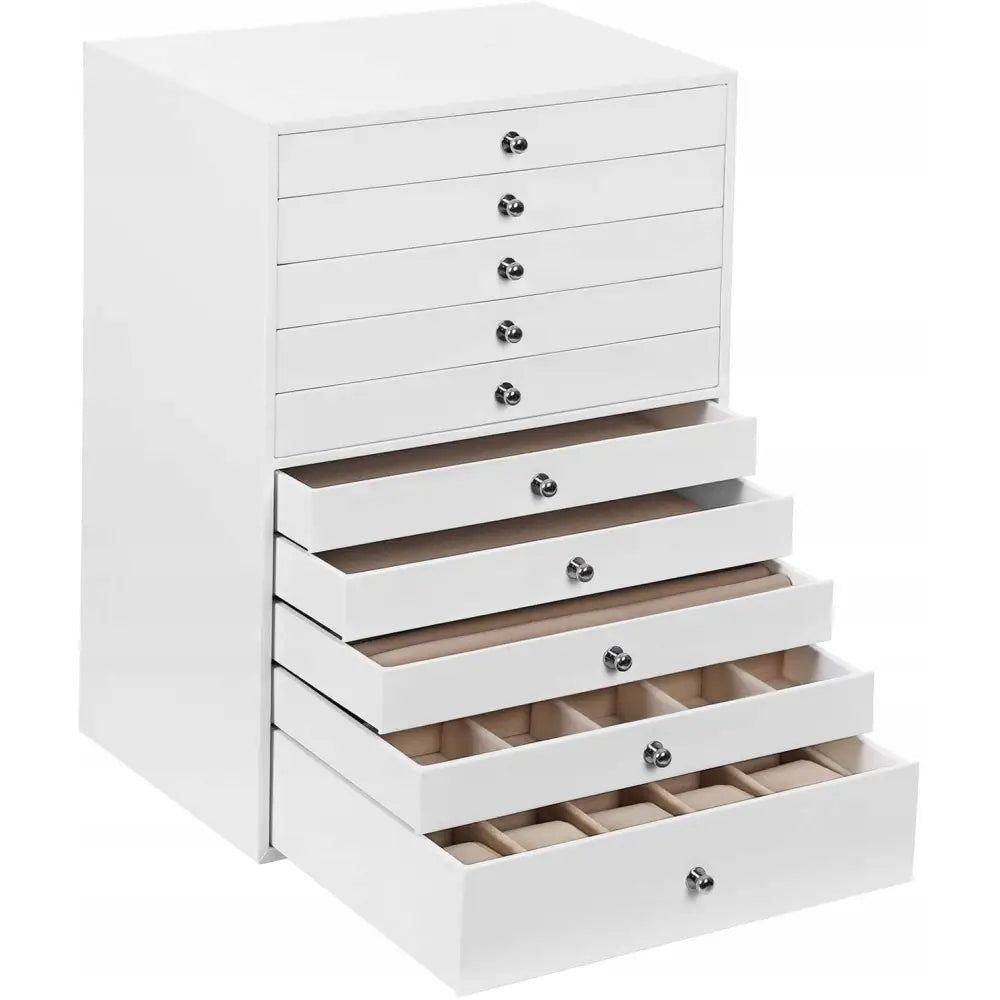 Smykkeskrin med 10 skuffer i hvitt tre, skuffer delvis åpne med beige, polstrede rom for smykker.