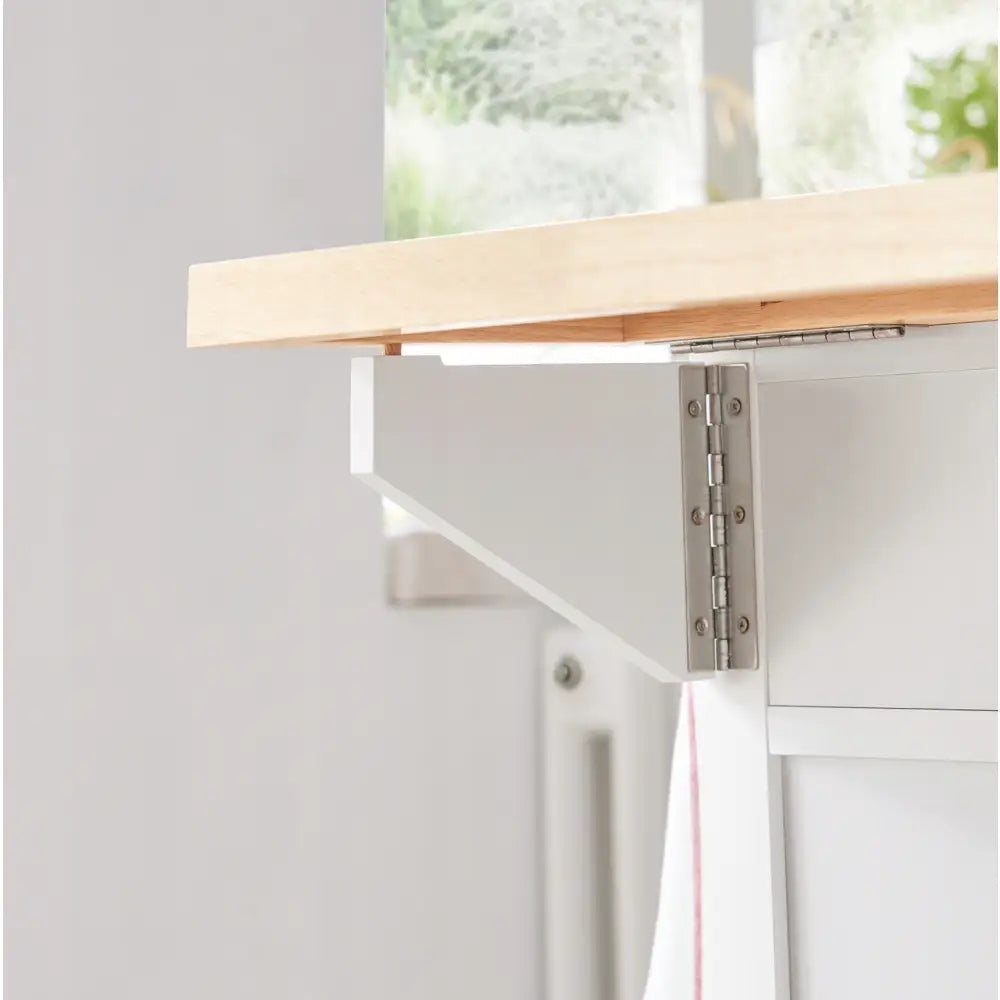 SoBuy kjøkkenøy, nærbilde av lys treplate og hvit sammenleggbar støtte med metallhengsler.