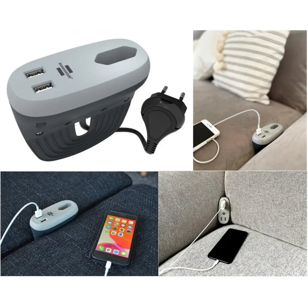 Sofa Lader USB, nærbilde av grå og svart adapter med to USB-porter i bruk ved lading på sofa.