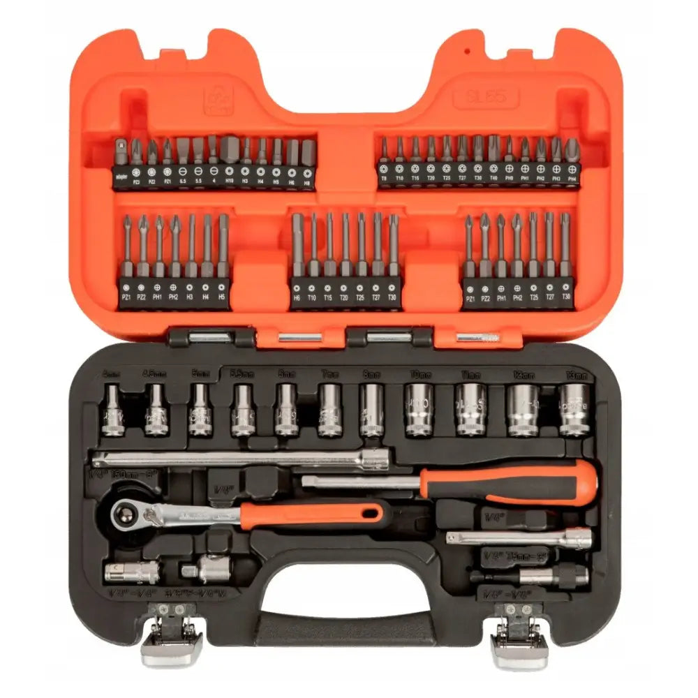 Sokkel nøkkelsett 1/4", 65 deler, oversiktsbilde av sort og oransje koffert med organiserte bits og piper.