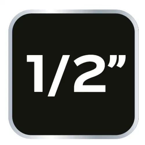 Detaljbilde av sort firkant med avrundede hjørner og hvit "1/2''"-tekst fra sokkelnøkkelsettet.