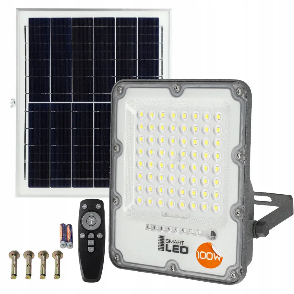 Solcelledrevet LED-flomlys 100W med grå ramme, solcellepanel, fjernkontroll, batterier og monteringsskruer.