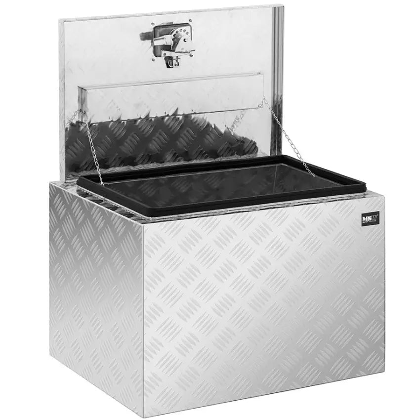 Solid verktøykasse i aluminium, skrå forfra med åpent lokk, viser svarte detaljer og rutemønstret overflate.