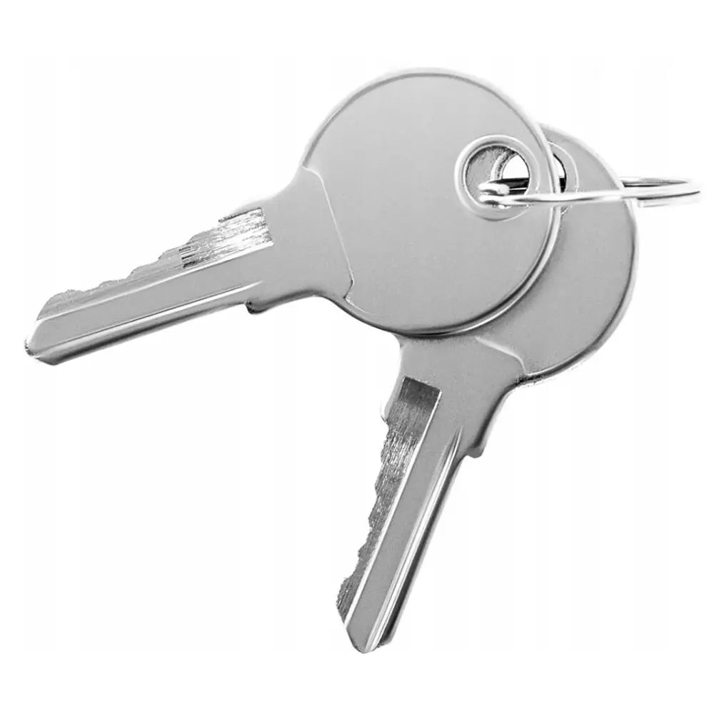 To sølvfargede metallnøkler på nøkkelring, sidevisning mot hvit bakgrunn, til Solid verktøykasse.