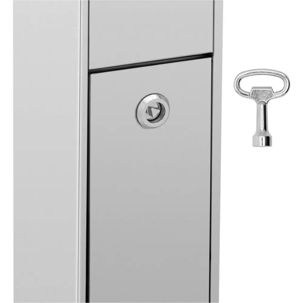 Sølv stående lukket askebeger 3,5 L, nærbilde av sylinderlås og medfølgende sølvnøkkel til høyre.