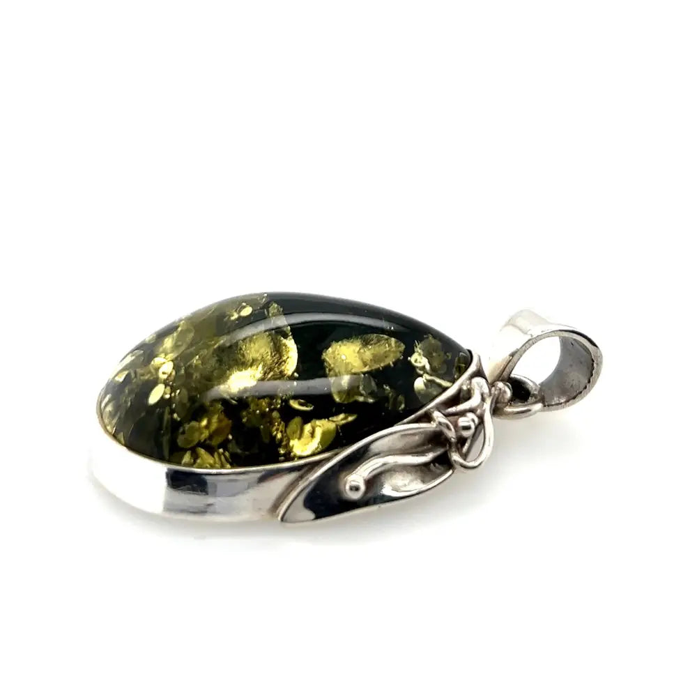 Vedheng i Sølv med Håndlaget Grønn Rav