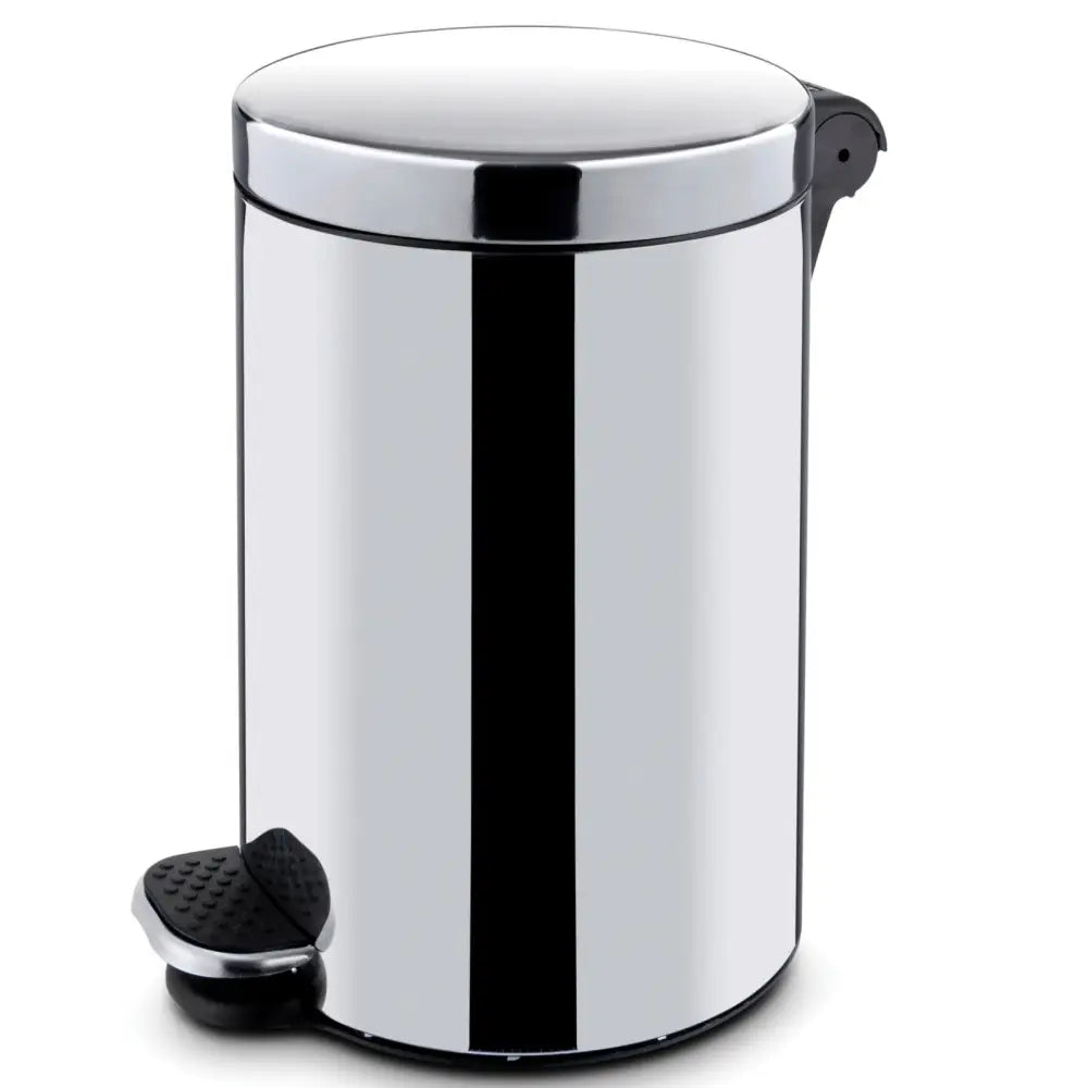 Søppelbøtte av stål 30L med blank overflate, sort pedal og detaljer, sett skrått forfra.