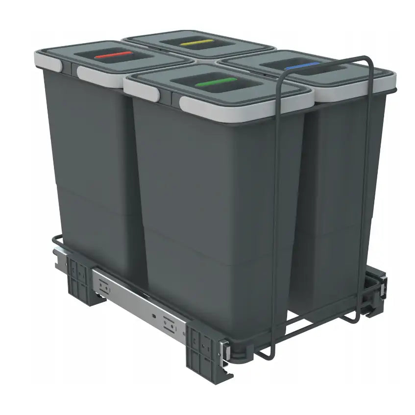 Søppelbøtte for sortering, fire grå plastbøtter med fargede lokk i uttrekksstativ, skrå forfra.