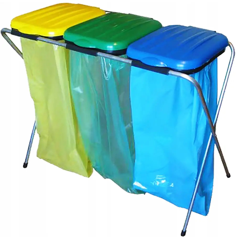 Søppelbøtter stativ med tre fargede lokk og plastsekker, metallramme sett skrått forfra.