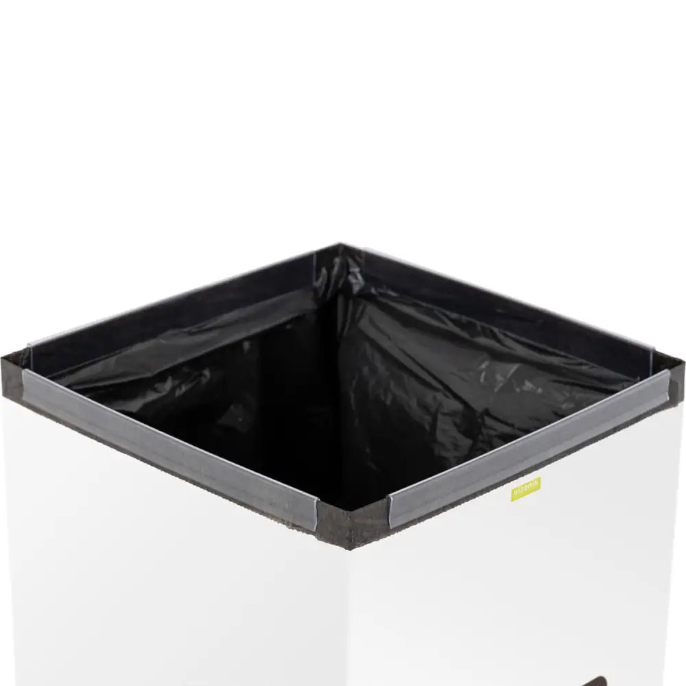 Søppelsorteringsbeholder 60 l bio, sett skrått ovenfra med sort innerkant og plastsekk synlig i åpningen.