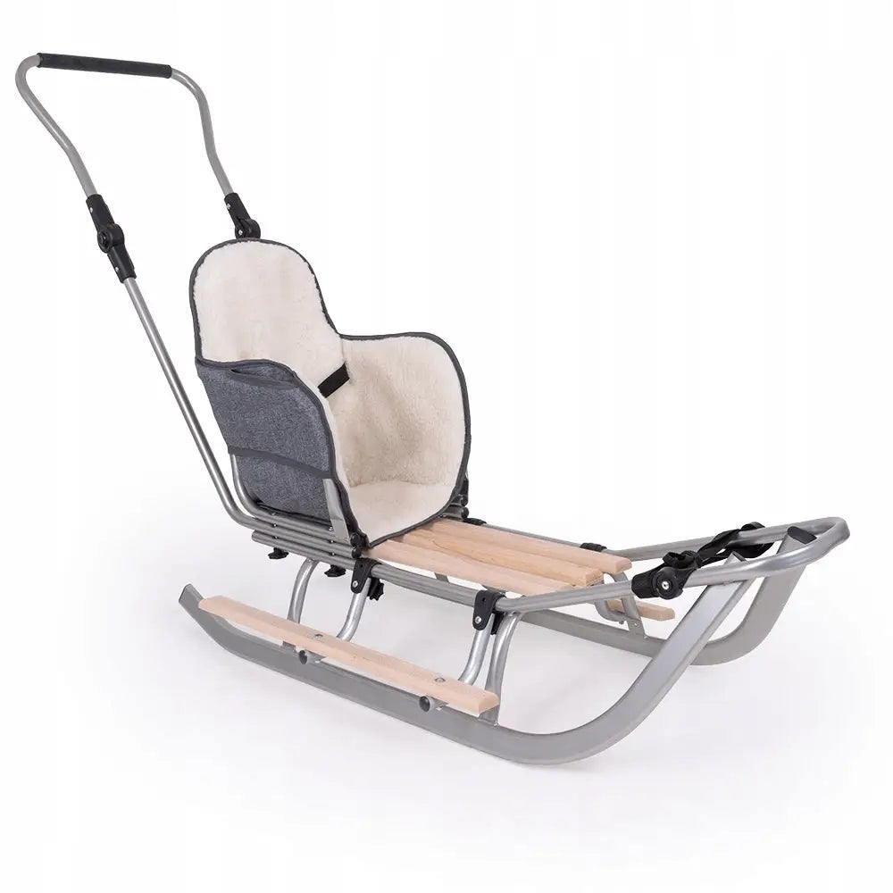 Sparkesykkel for barn med ryggstøtte, varmepute og fotstøtter, sidevisning av sete med grått trekk og hvit innside.