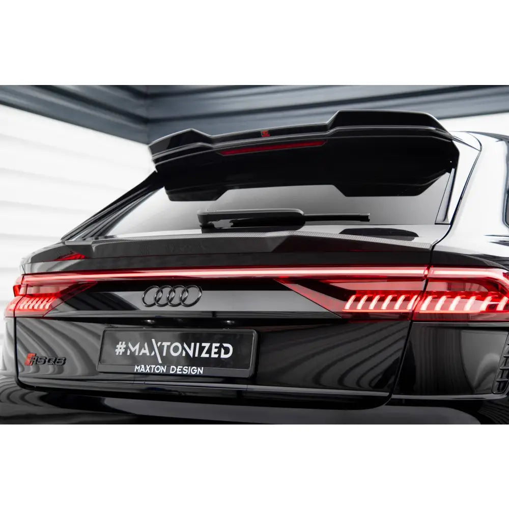Audi RSQ8 Mk1 med karbon spoiler V.1 fra Maxton i sidevinkel