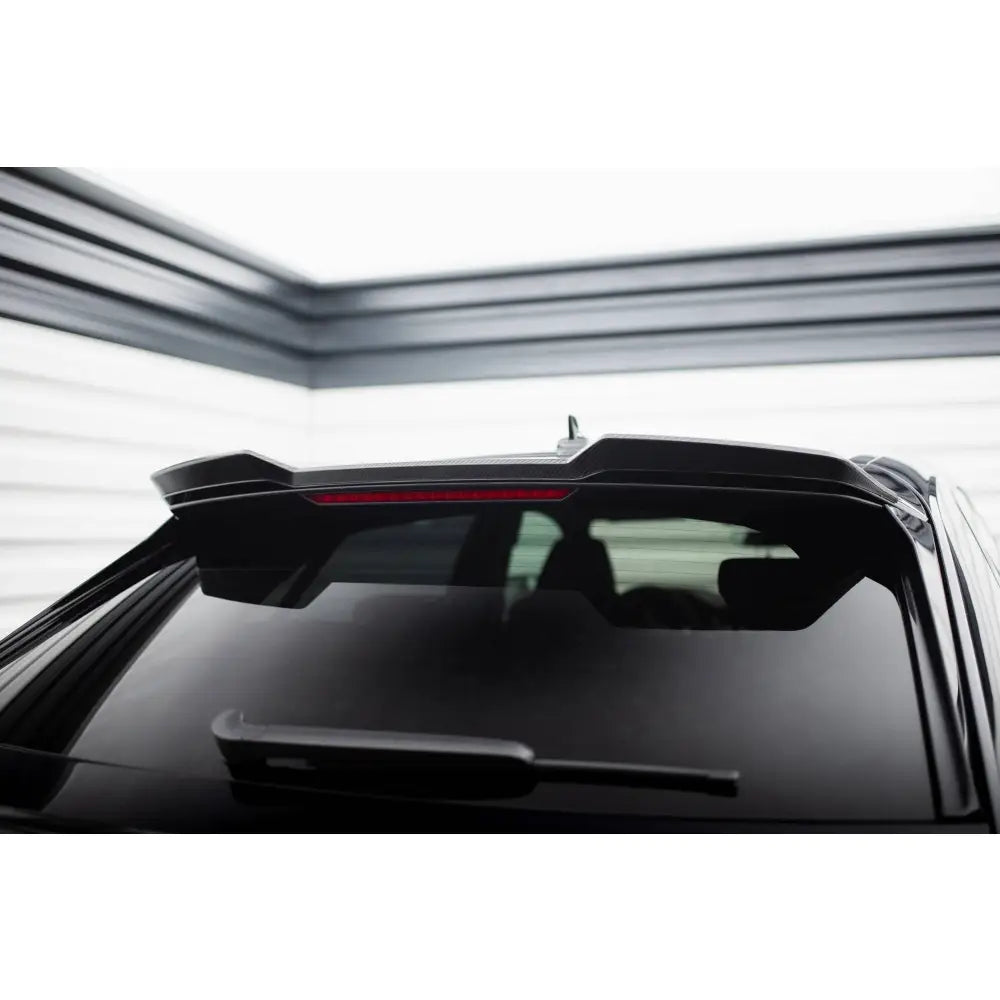 Audi RSQ8 med karbon spoiler V.2 sett fra siden