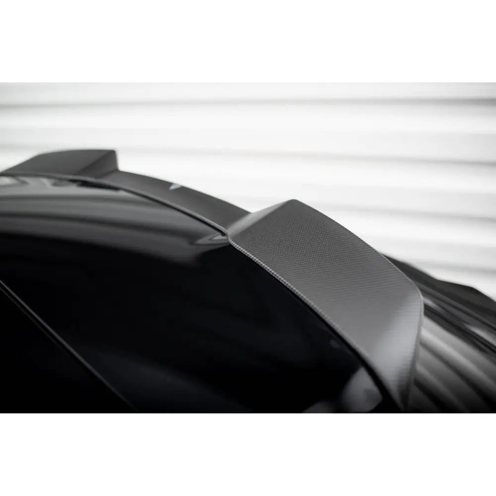 Maxton karbon spoiler montert på bakluke Audi RSQ8 Mk1