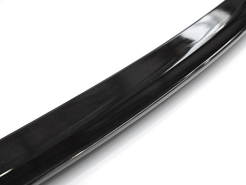 Nærbilde av glossy svart baklokkspoiler til Mercedes GLE Coupe C167 sport style