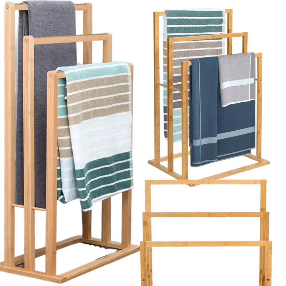 Stående bambus håndklestativ med tre stenger i ulike høyder, vist med fargerike håndklær hengt over.