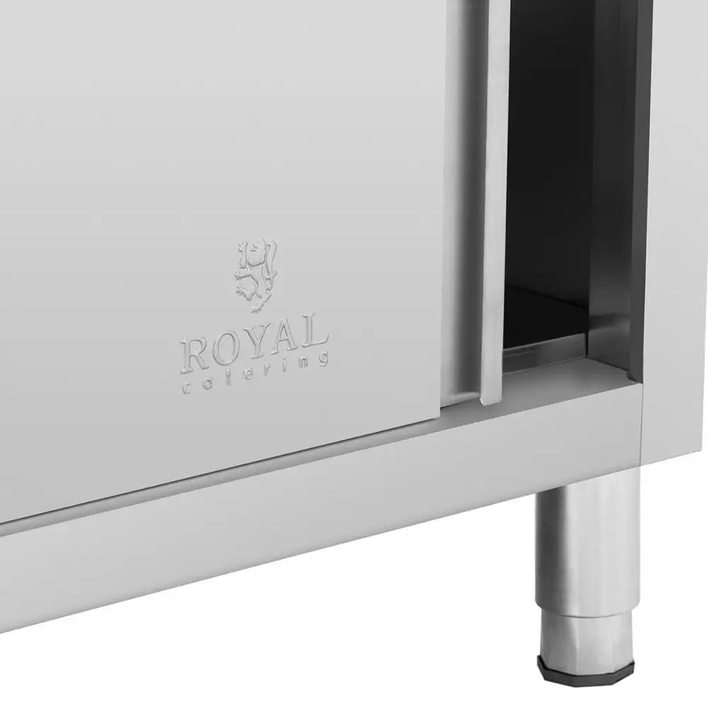Stål gastro skap, nærbilde av hjørne med skyvedør, synlig ben og preget ROYAL catering-logo på døren.