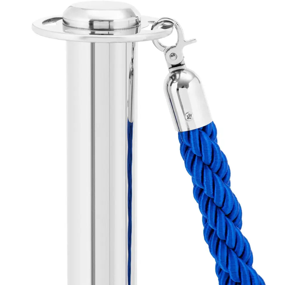 Stål hotell avsperringsstolpe i sølv, detalj av kobling til blått, flettet tau med forkrommet ende.
