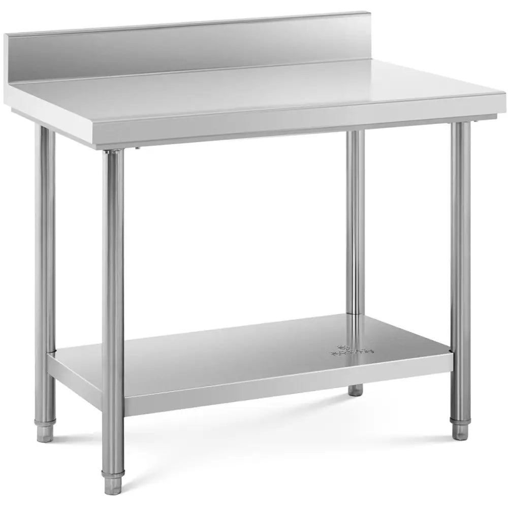 Rustfri veggmontert arbeidsbenk med bakkanter og nedre hylle, sidevisning av funksjonelt industridesign.