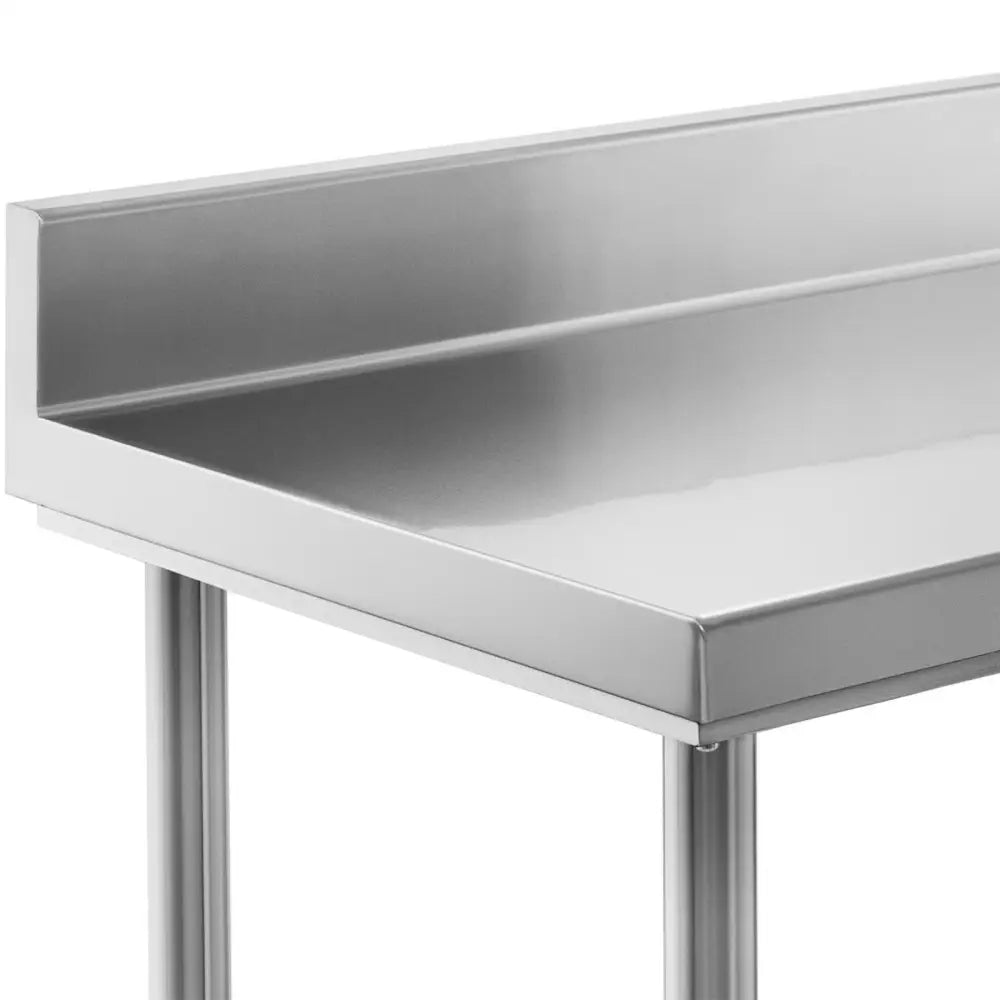 Rustfri veggmontert arbeidsbenk med opphøyd bak- og sidekant, sett fra hjørnet med blank overflate.