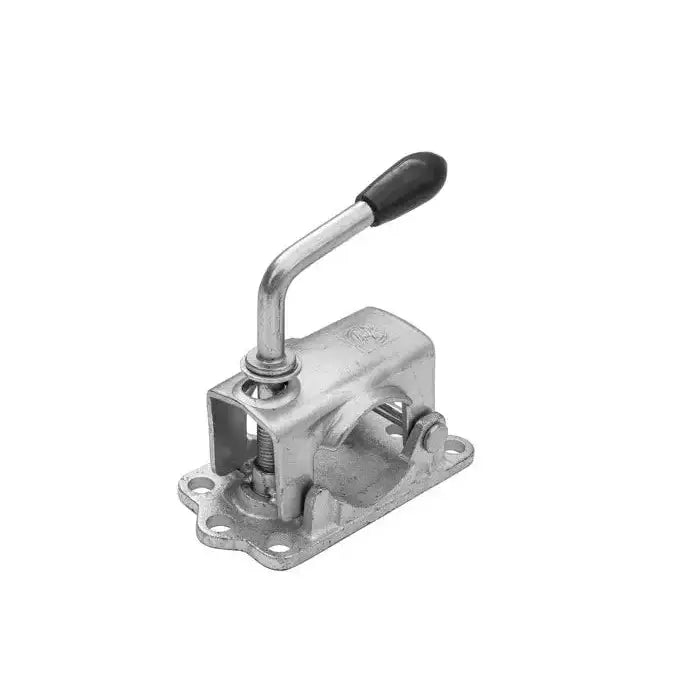 Stålklemme for støttehjul 48 mm, skrå oversikt som viser sort plasthåndtak og fire monteringshull.