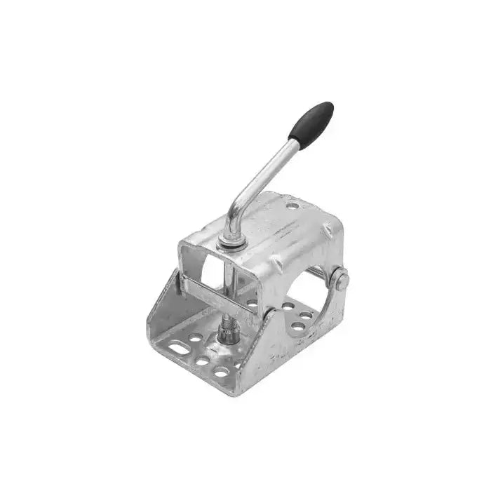 Stålklemme for støttehjul 60 mm, vinklet spak med svart håndtak og flere justeringshull, trekvart vinkel.